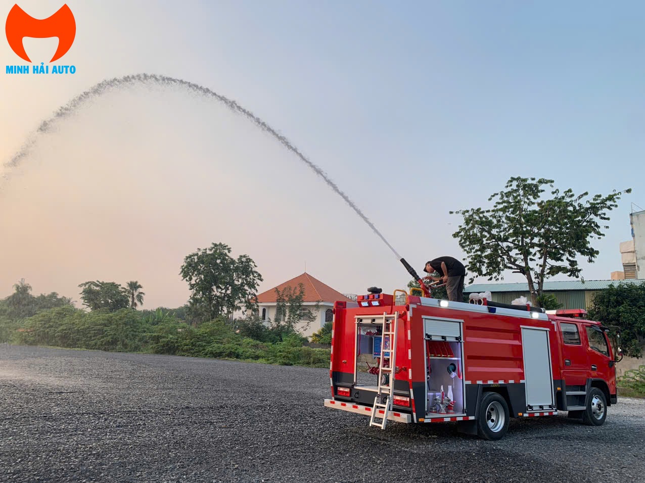 Xe cứu hỏa Dongfeng 4+1