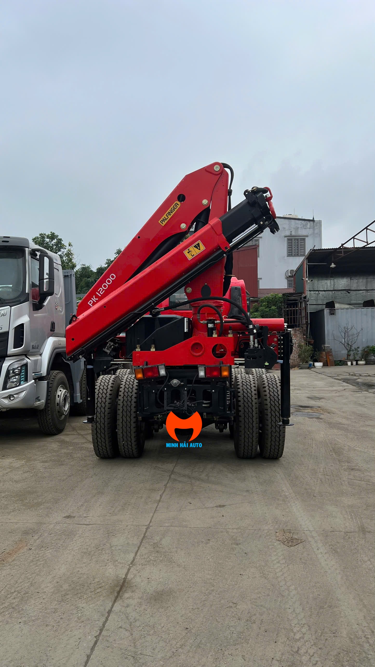 Xe tai gan cau tu hanh gap khuc robot Palfinger Pk 12000- 2