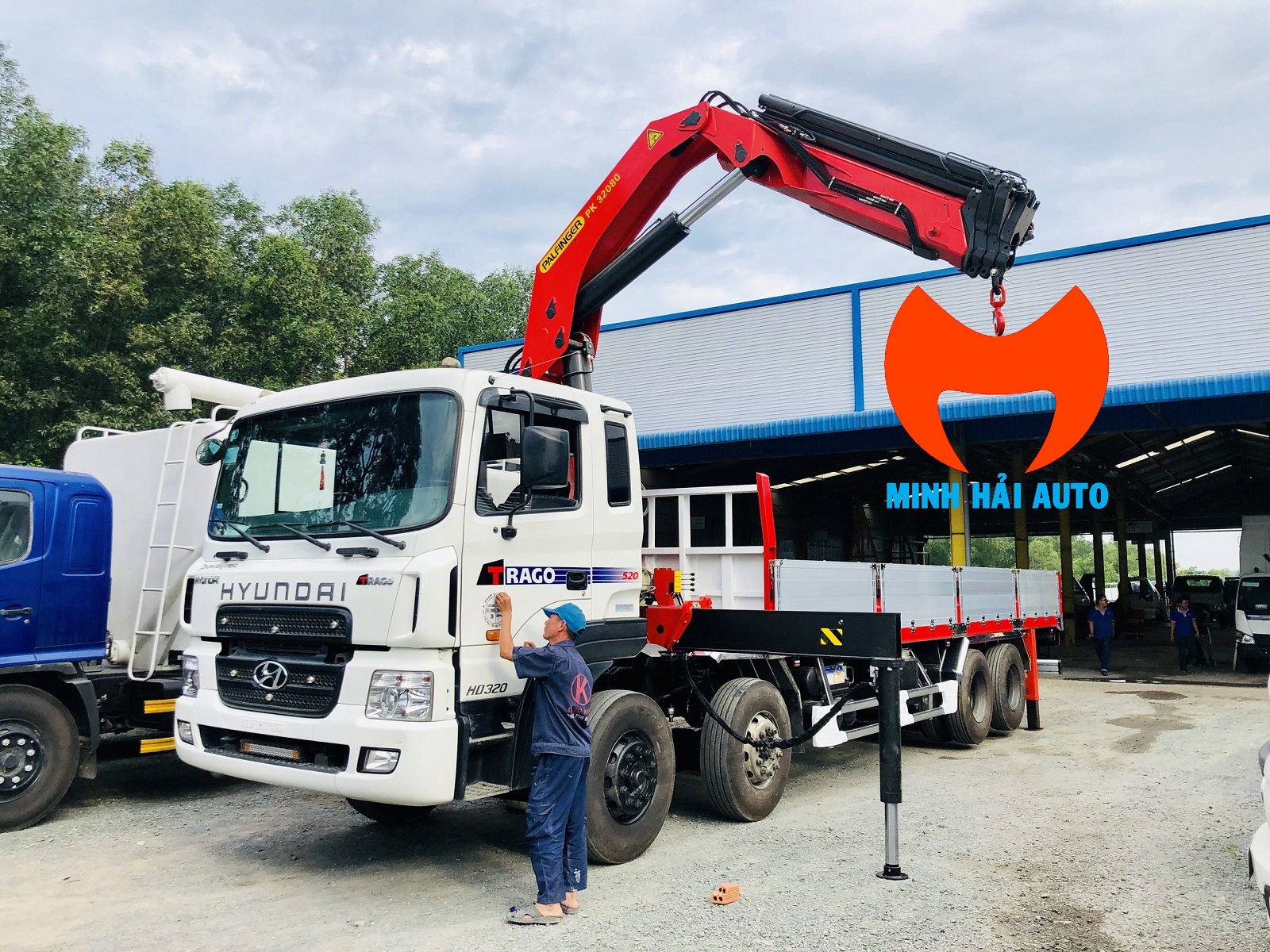 Xe tải gắn cẩu tự hành Palfinger- 1