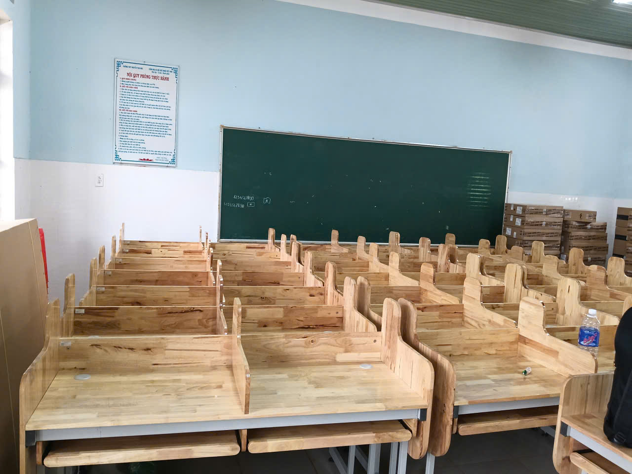 Bàn vi tính 2 chỗ ngồi có ngăn