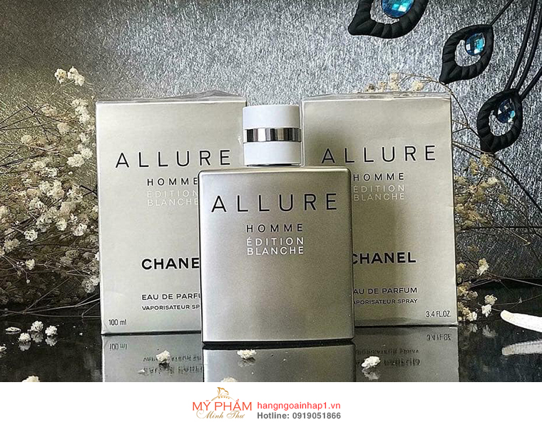Nước hoa nam Chanel Allure Homme Edition Blanche EDP mang đến mùi hương đậm chất phương Đông với cấp độ đầu tiên mở ra các hương vị tươi mát của chanh Silica và cam Bergamot của Ý, kết hợp với cấp độ thứ hai là các note hương gỗ và gỗ đàn hương mang lại sự ấm lạ, sau cùng cỏ Vetiver Haiti và vani từ Madagascar cung cấp chiều sâu cho hương thơm.
