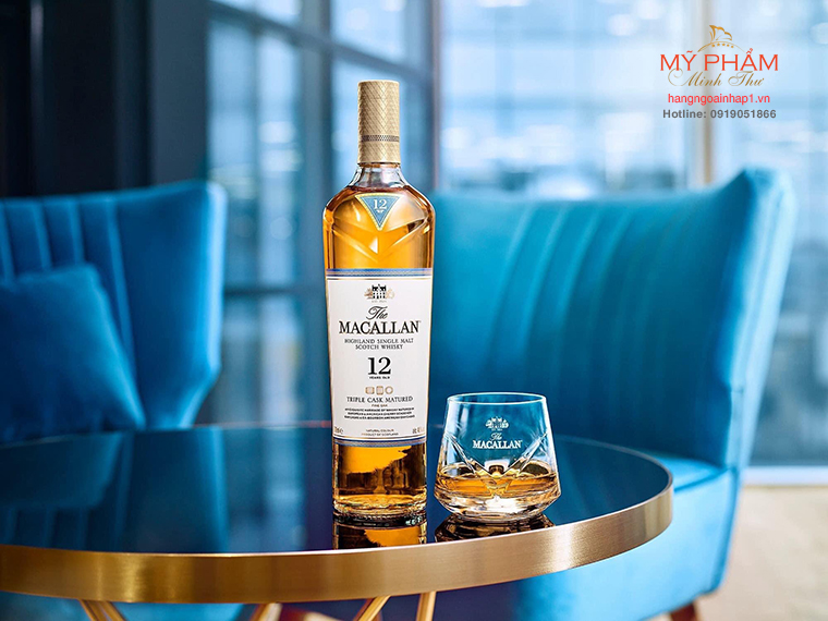 Rượu Macallan 12 năm Triple Cask Xuất xứ: Scotland (vùng Speyside) Dung tích: 700ml Nồng độ: 40% Mầu sắc: Vàng hổ phách nhạt Tuổi rượu: 12 năm Phân Loại: Single Malt Scotch Whisky