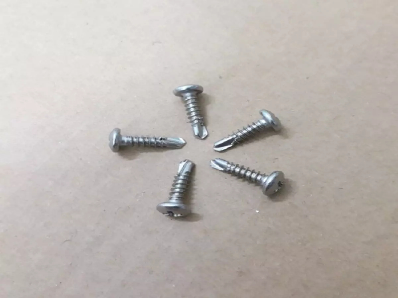 ứng dụng ốc vít tự khoan đầu bằng