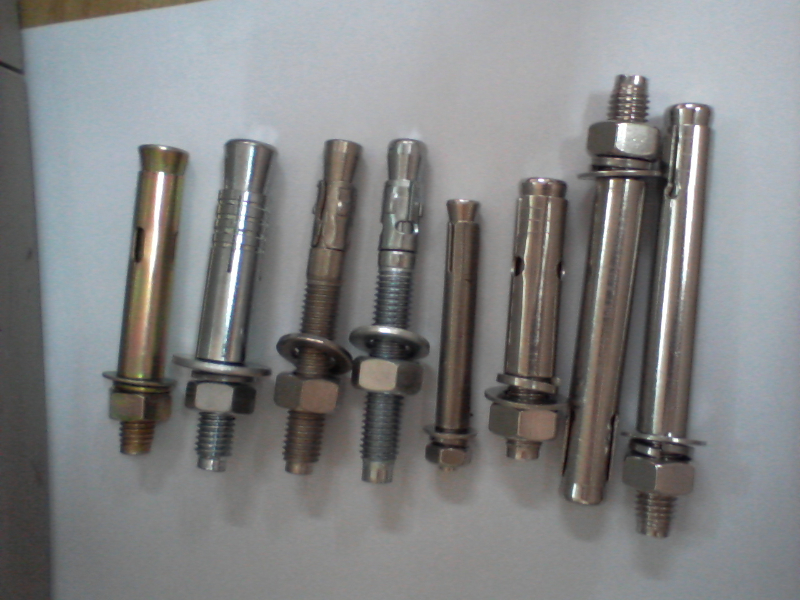 đường kính tacke nở sắt