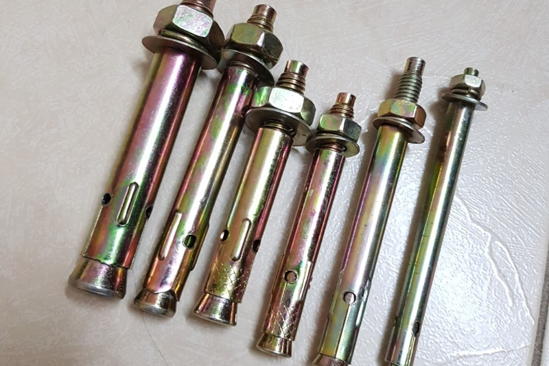 khả năng chịu lực tacke nở sắt