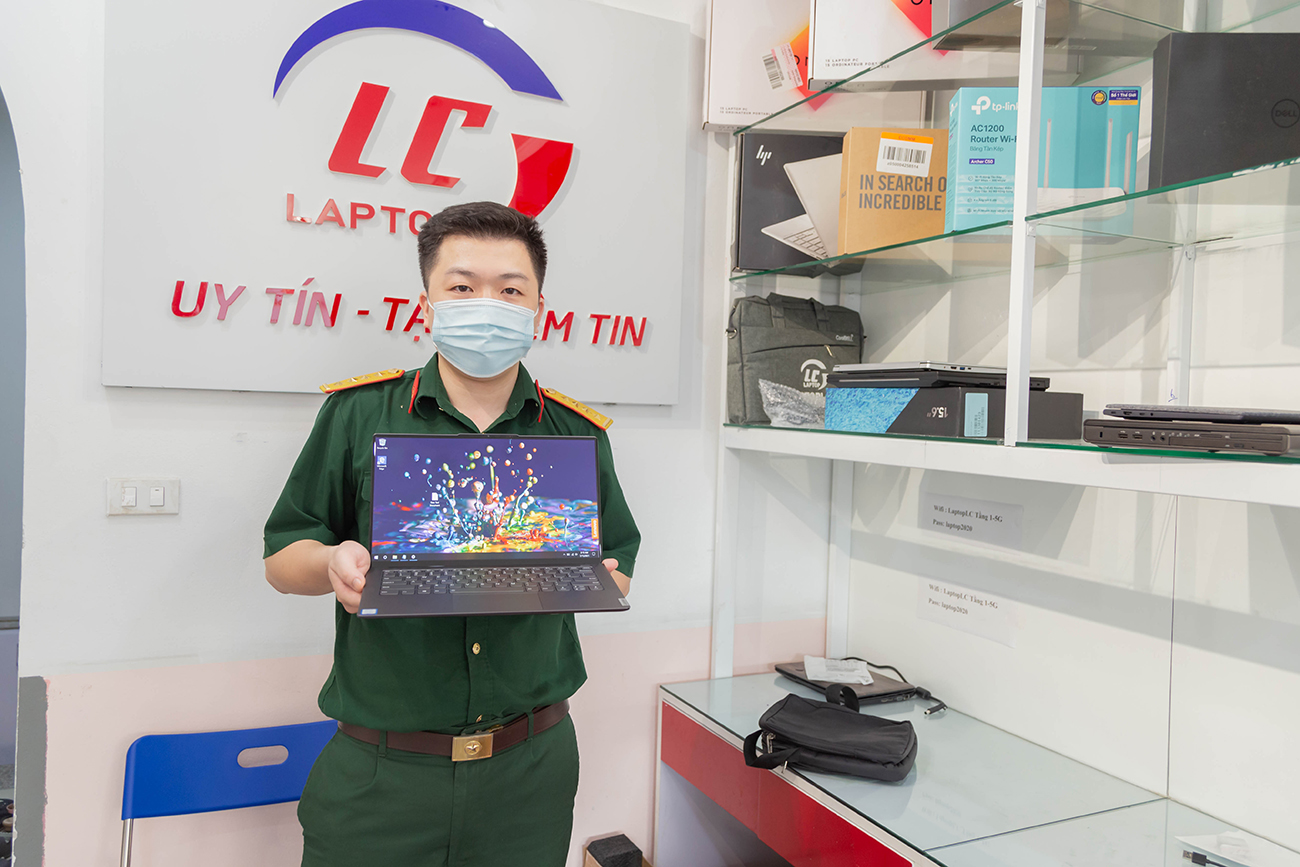 Lenovo Yoga S940- 14IWL, Ultrabook màn gương 4K viền cong, tai thỏ ngược, mỏng như Mac Air, sạc nhanh + Face ID ( i7-8565U, RAM 8G, SSD NVMe 256G, VGA Intel UHD 620, màn 14 inch 4K IPS, bọc gương, 100% sRGB, sáng 500 nits ) 26 img 1114 705211b8 4b04 4c06 89b6 c7c8583a34fd