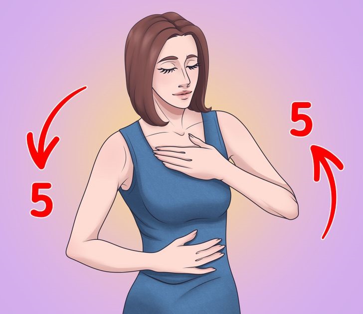 Thay thế những lần hít vào nhanh bằng những lần hít vào chậm hơn – kéo dài 5 giây khi hít vào, sau đó từ từ kèo dài tiếp 5 giây khi thở ra. Quá trình này giúp cơ thể thư giãn và giảm cơn đau đầu.