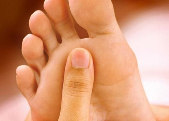 Thường xuyên xoa chân