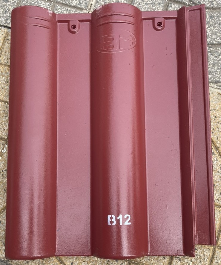 Ngói dic trơn màu đỏ đô