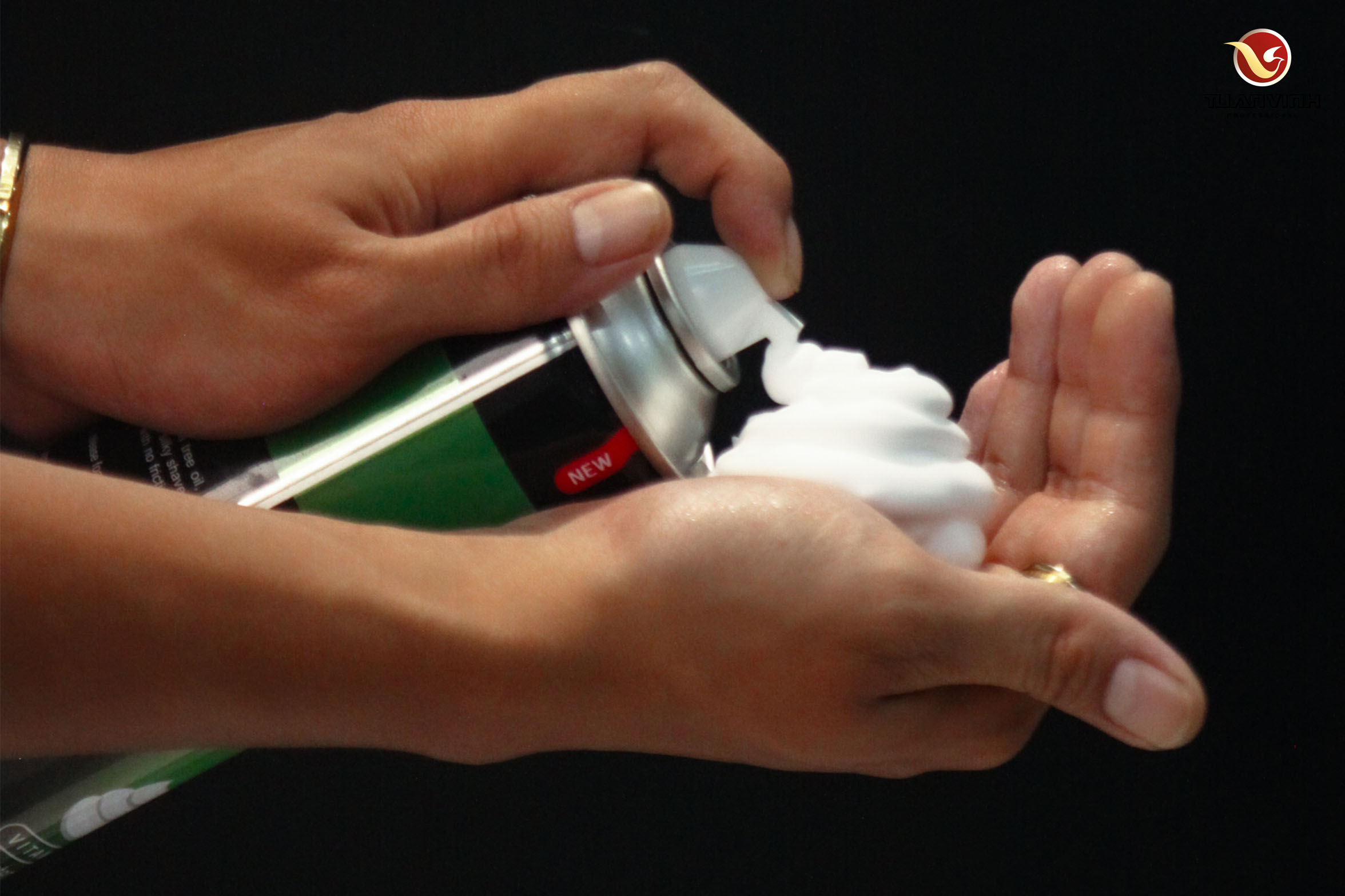 Bọt cạo có kết cấu nhẹ và bông xốp