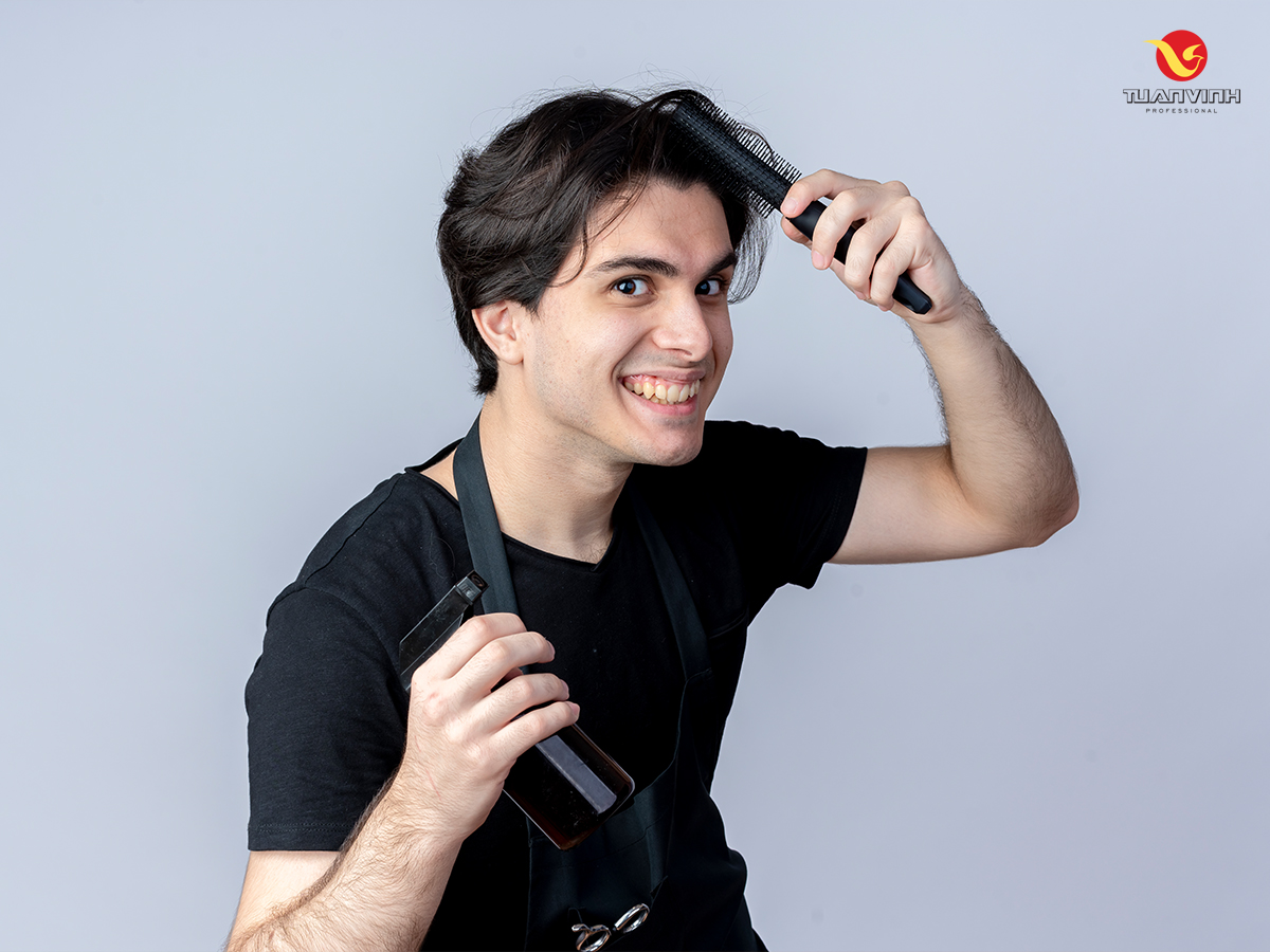 Chăm chút cho mái tóc trước buổi hẹn