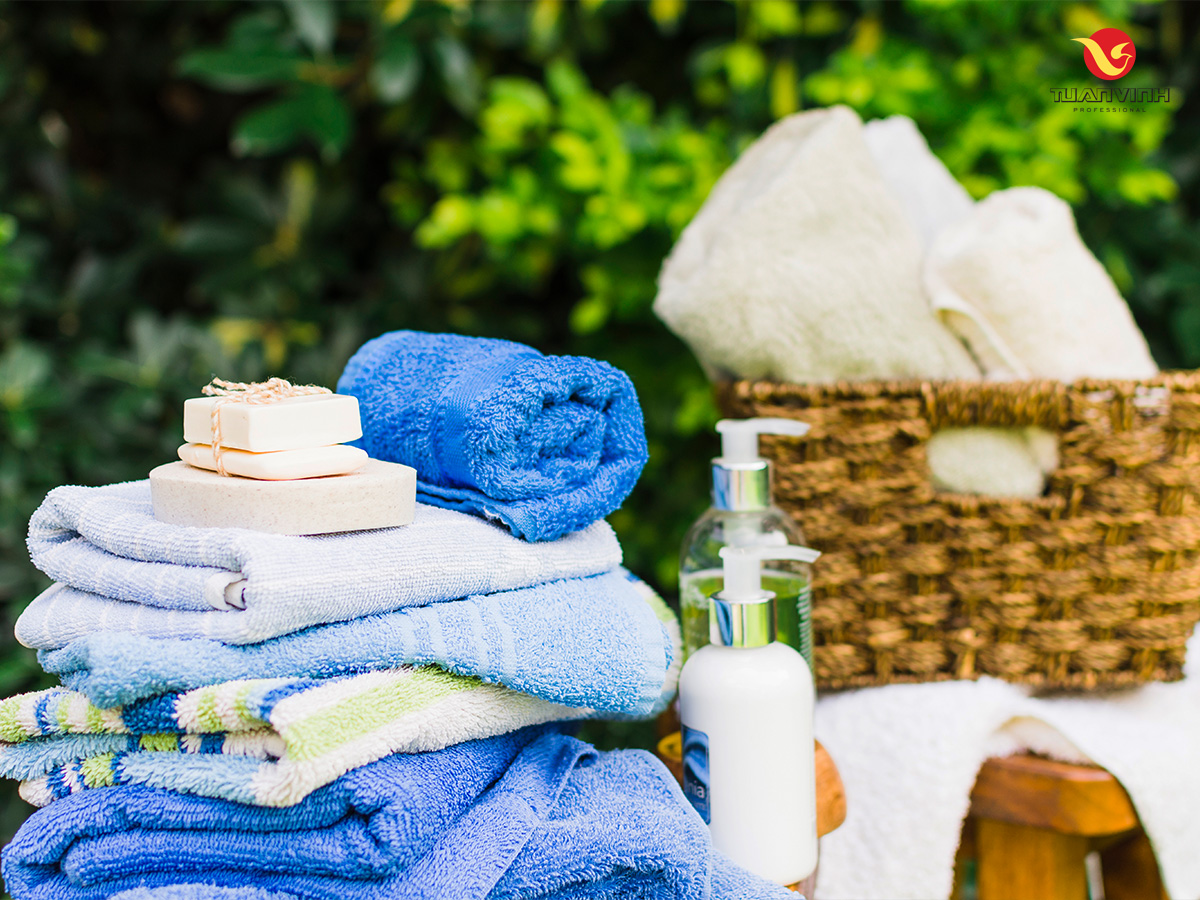 Dùng nước giặt và xả phải với lượng vừa đủ khi giặt khăn