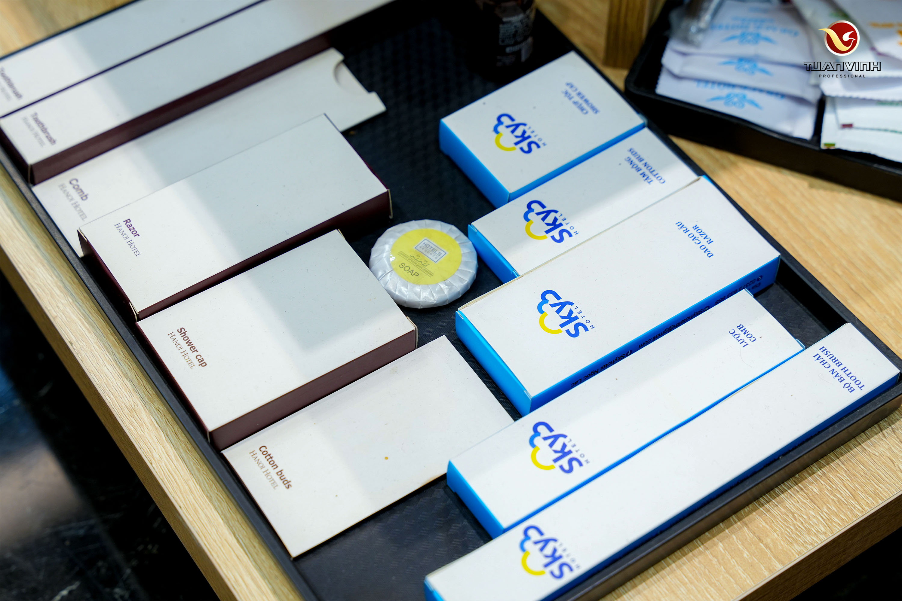 Logo và tên khách sạn được in ấn rõ nét trên bộ amenities