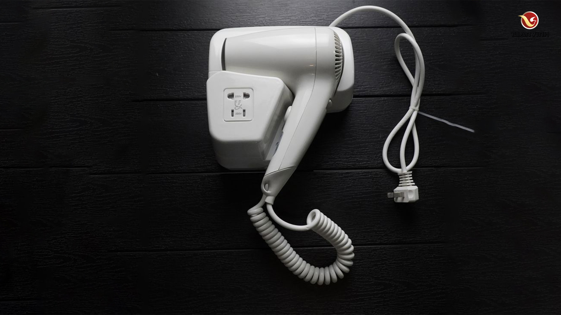 Máy sấy tóc treo tường tiết kiệm không gian phòng tắm khách sạn