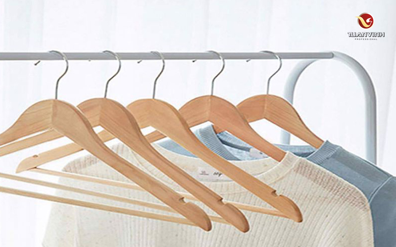 Móc áo bằng gỗ có độ bền cao hơn so với các vật liệu khác