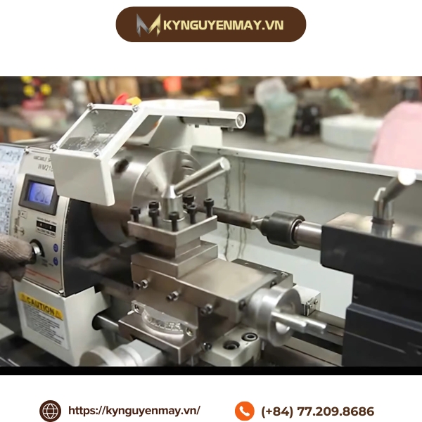 Đặt gá phôi chắc chắn