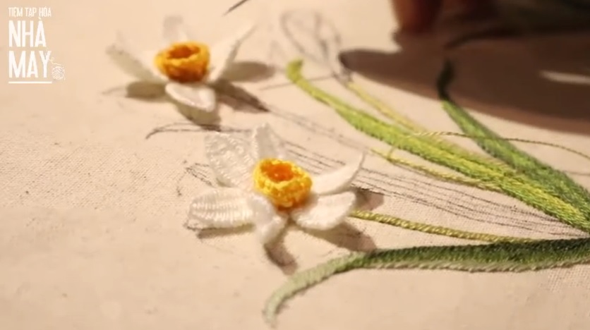 Học thêu hiện đại: Thêu hoa thủy tiên nổi