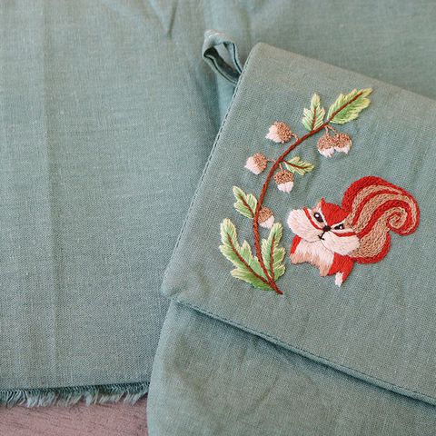 Các loại vải thêu tay phù hợp nhất cho học thêu hiện đại