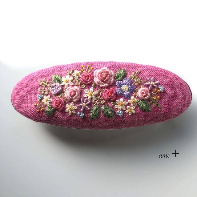 Kẹp tóc thêu hoa cho những ngày cuối hè lãng đãng