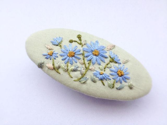 Kẹp tóc thêu hoa cho những ngày cuối hè lãng đãng