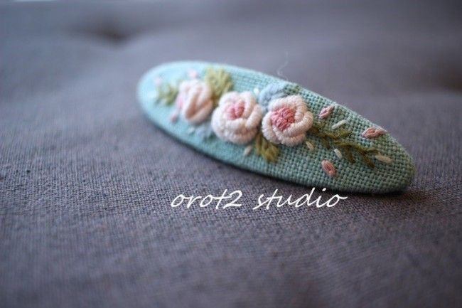 Kẹp tóc thêu hoa cho những ngày cuối hè lãng đãng