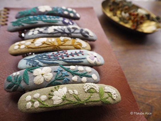 Kẹp tóc thêu hoa cho những ngày cuối hè lãng đãng