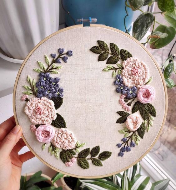 Cách phối màu và ứng dụng các mũi thêu để thêu bông hoa hồng