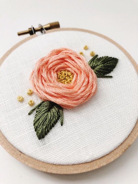 Cách phối màu và ứng dụng các mũi thêu để thêu bông hoa hồng