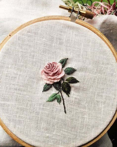 Cách phối màu và ứng dụng các mũi thêu để thêu bông hoa hồng