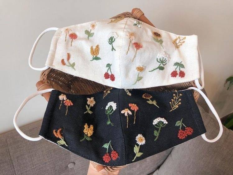 Những mẫu thêu khẩu trang nhỏ nhắn đơn giản