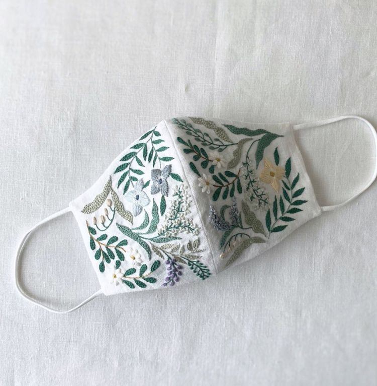 Những mẫu thêu khẩu trang nhỏ nhắn đơn giản