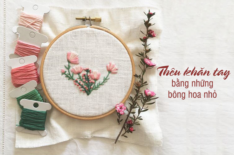 Thêu khăn tay bằng những bông hoa nhỏ