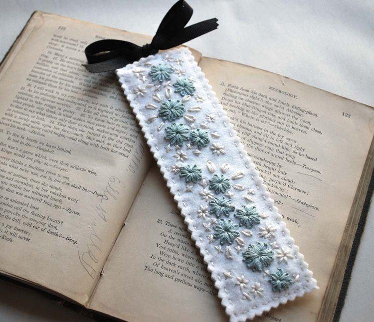 Tự tay làm một chiếc bookmark cho người thích đọc sách