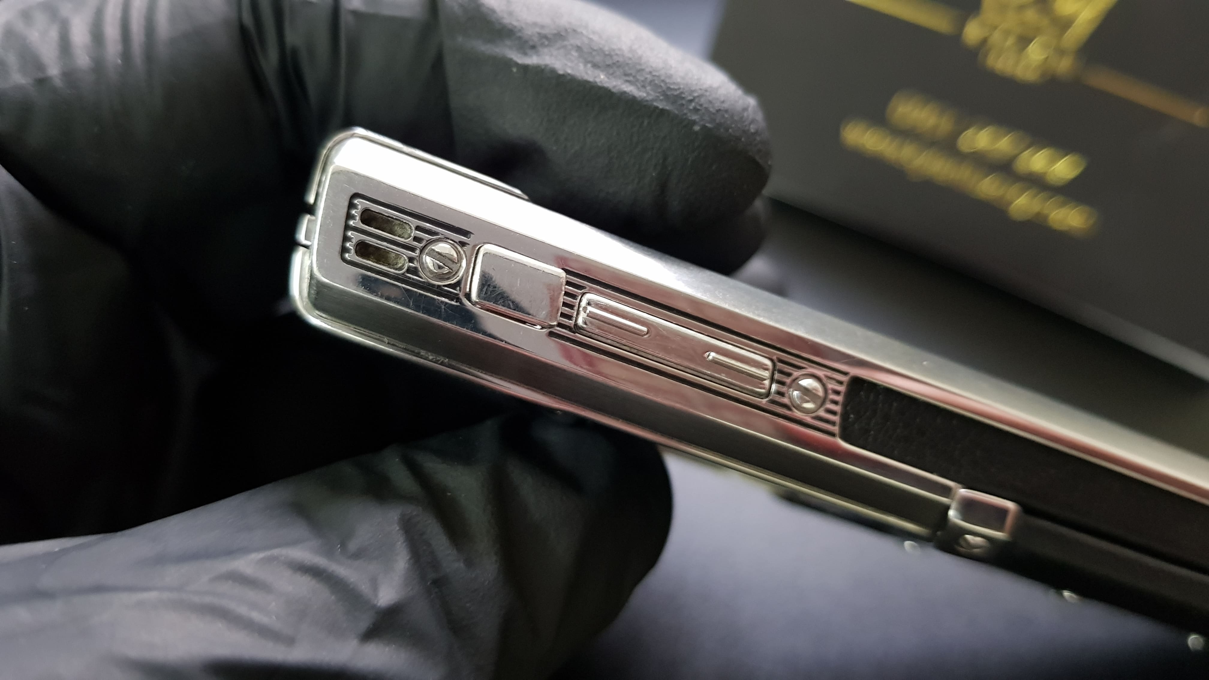 Vertu Signature S thép nguyên zin bọc da đen kèm dock cực độc 14 Kỳ Lân Luxury 20200327 174037 Vertu Signature S thép nguyên zin bọc da đen kèm dock cực độc