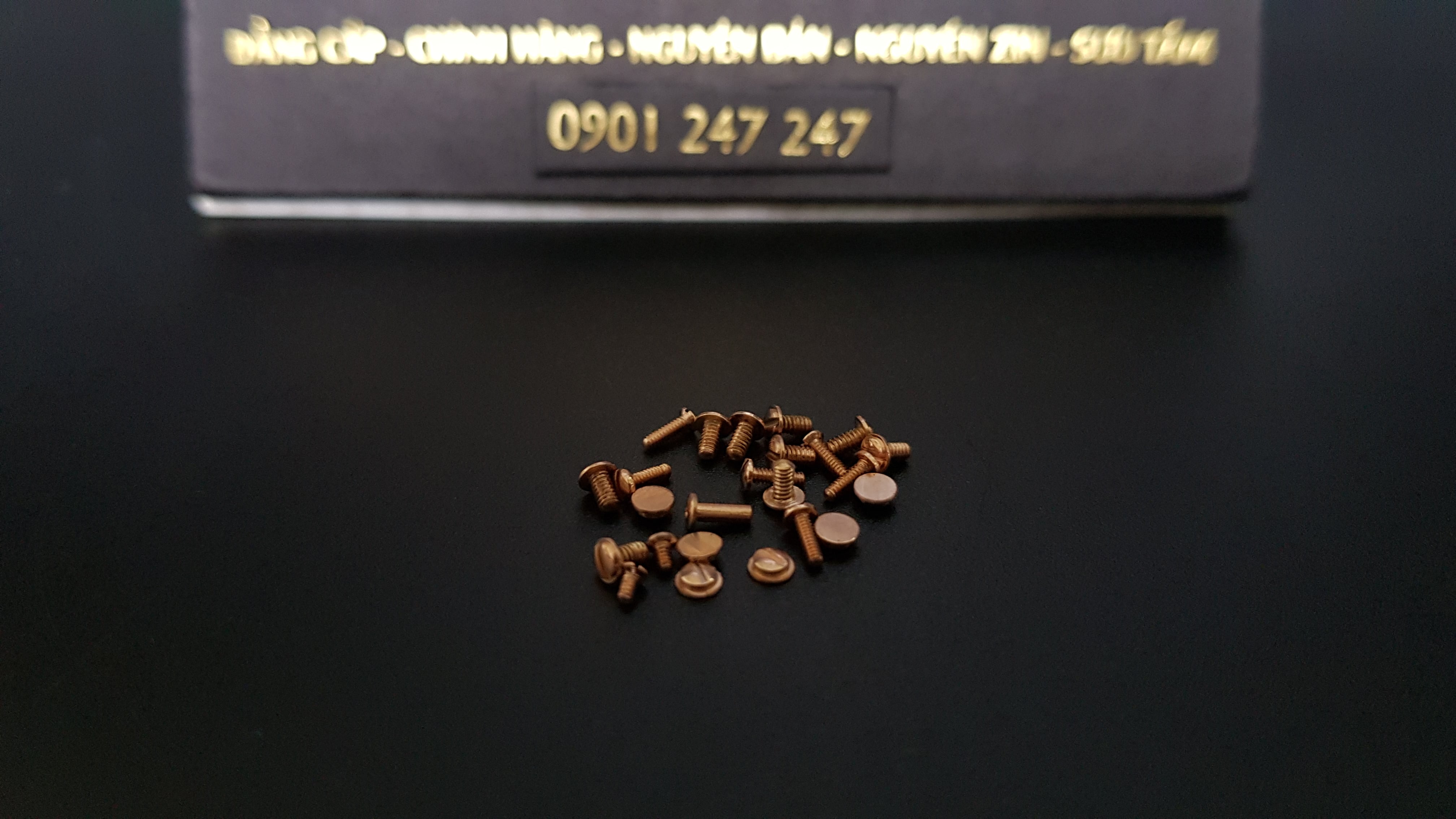 Bộ vỏ Vertu Signature S Vàng khối 18 karat full kim cương 30 Kỳ Lân Luxury bo vo vertu signature s vang khoi 18karat full kim cuong 19 Bộ vỏ Vertu Signature S Vàng khối 18 karat full kim cương