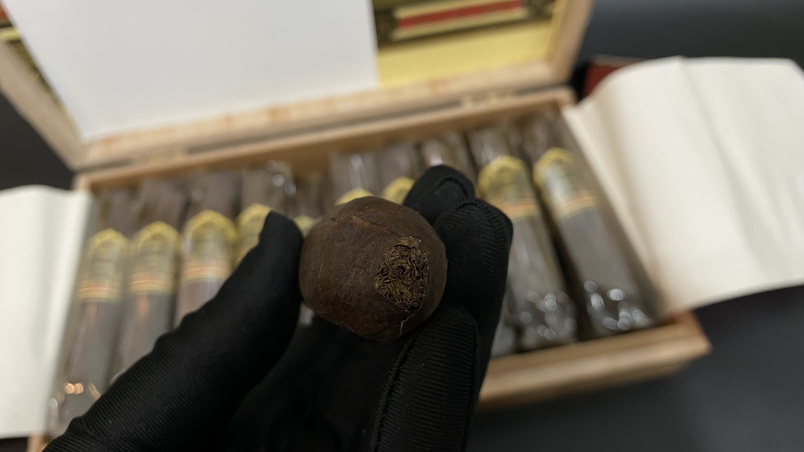 Cigar Ashton Virgin Sun Grown Enchantment 9 Kỳ Lân Luxury cigar ashton virgin sun grown enchantment 15 Cigar Ashton Virgin Sun Grown Enchantment