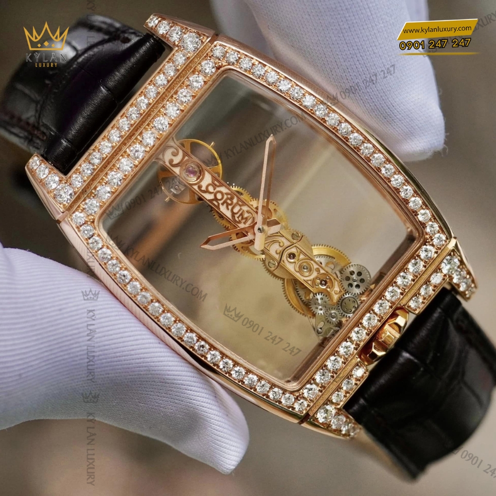 Đồng hồ Corum Golden Bridge thiết kế toàn bộ bố cục, bộ máy đặt nhỏ gọn trên cây cầu