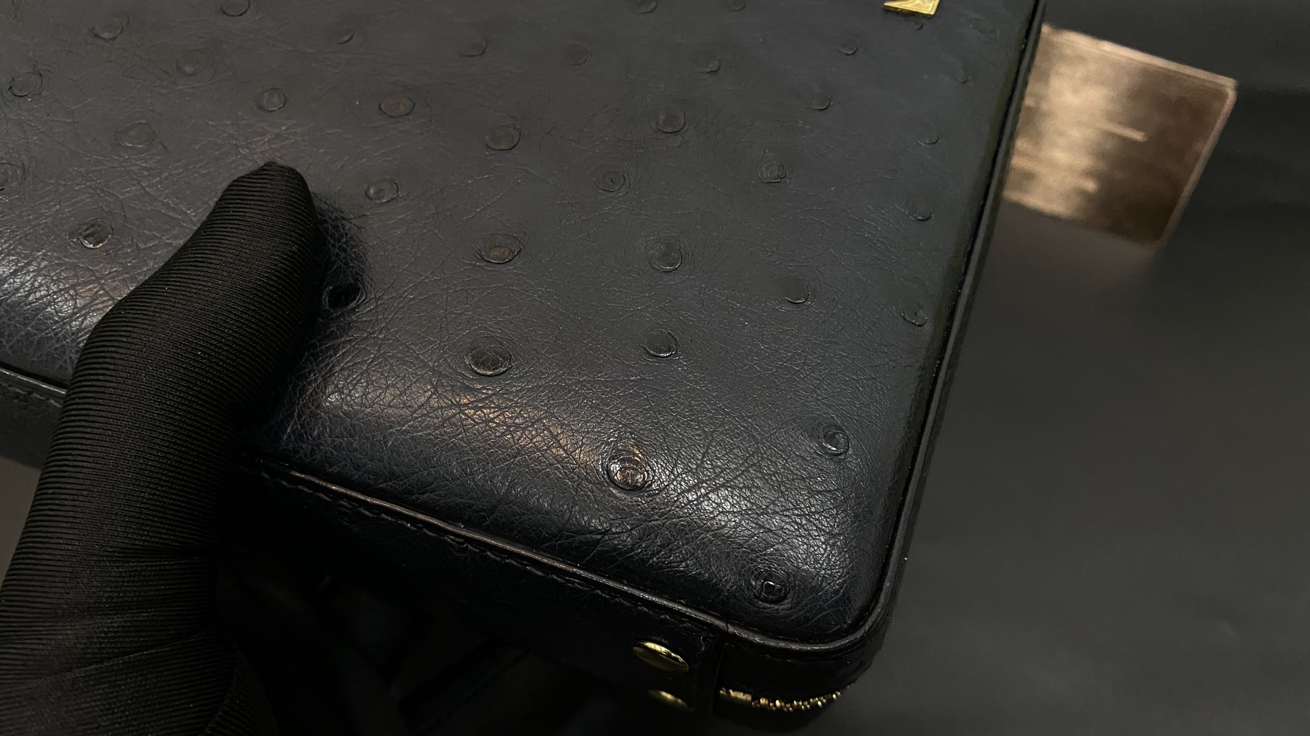 Hộp đựng xì gà da đà điểu 32 Kỳ Lân Luxury hop dung xi ga da da dieu 1 Hộp đựng xì gà da đà điểu