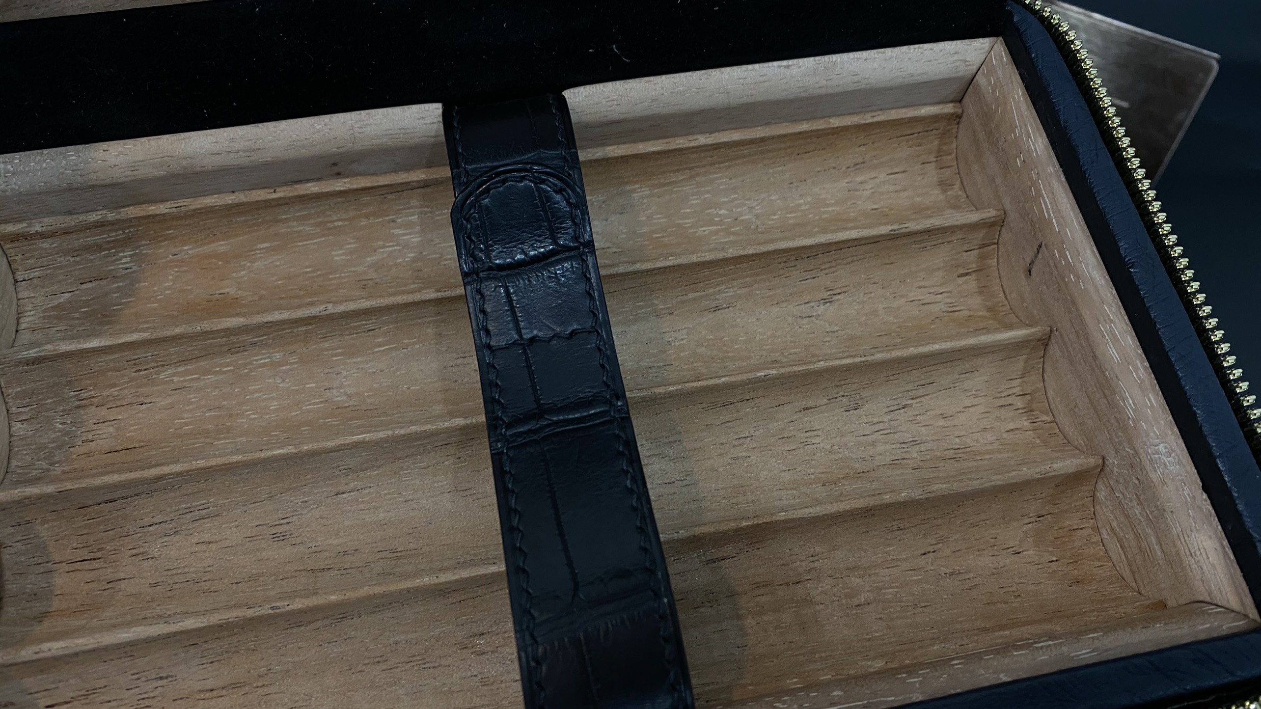 Hộp đựng xì gà da đà điểu 25 Kỳ Lân Luxury hop dung xi ga da da dieu 12 Hộp đựng xì gà da đà điểu