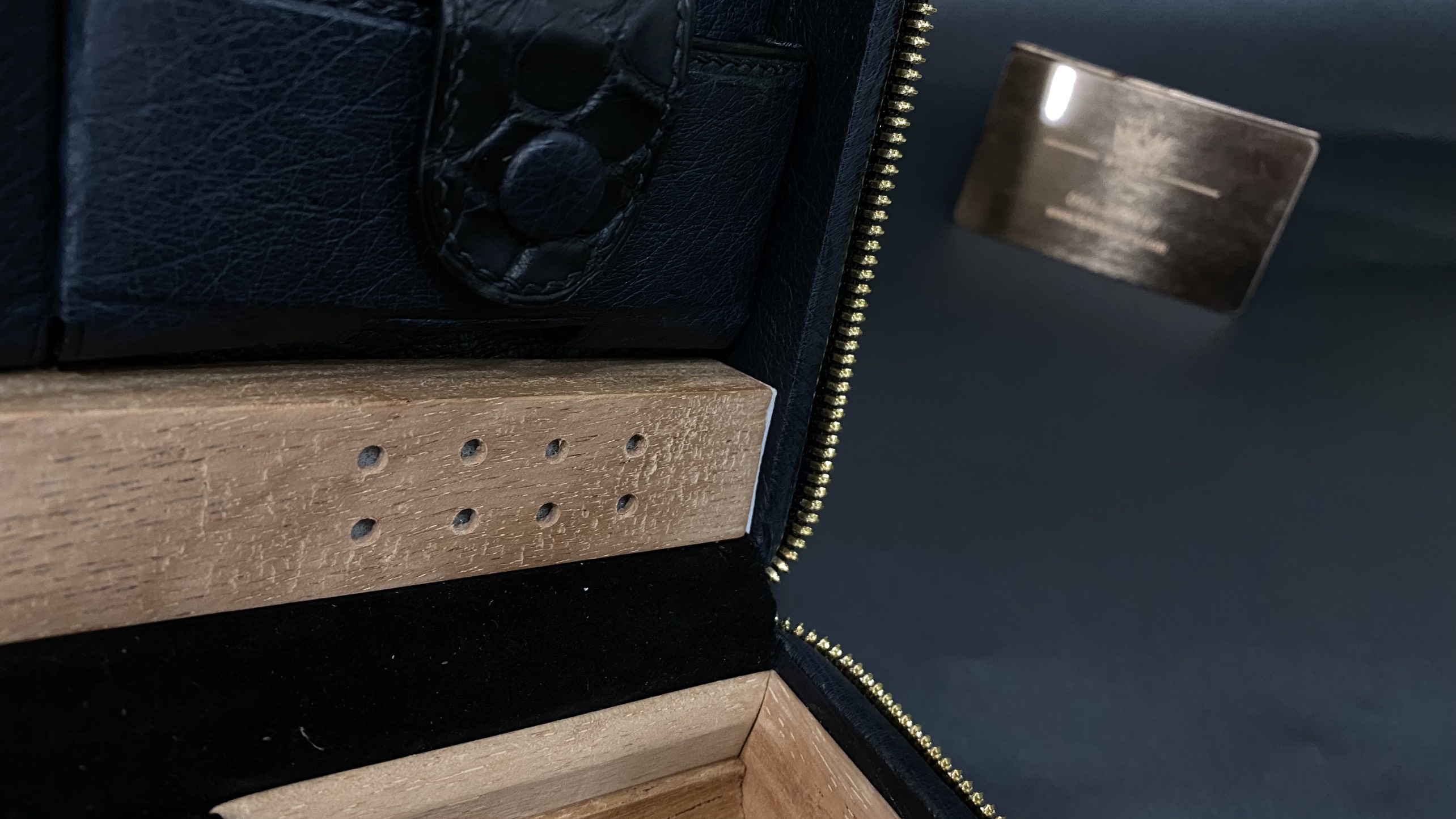 Hộp đựng xì gà da đà điểu 28 Kỳ Lân Luxury hop dung xi ga da da dieu 15 Hộp đựng xì gà da đà điểu