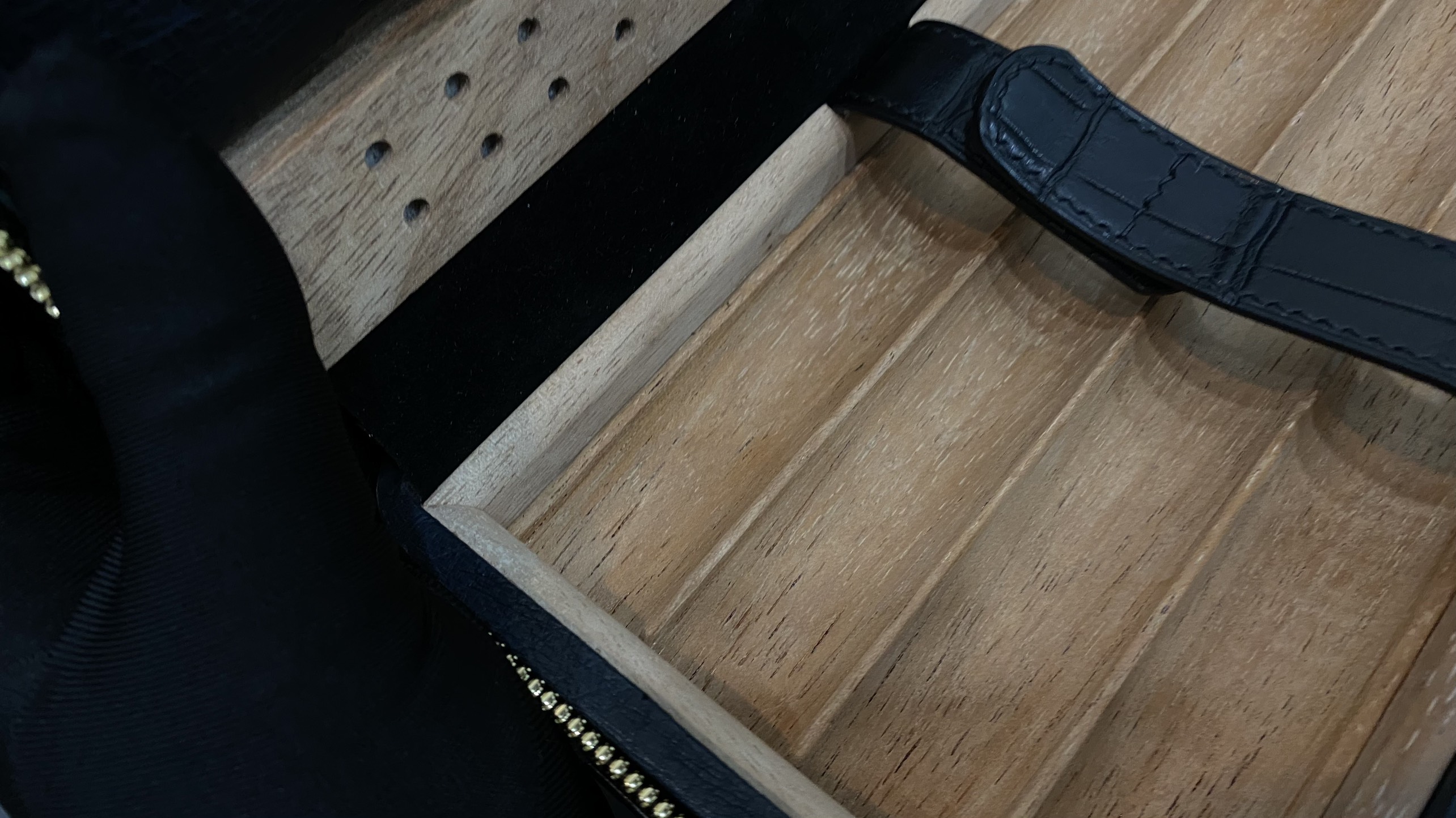 Hộp đựng xì gà da đà điểu 29 Kỳ Lân Luxury hop dung xi ga da da dieu 16 Hộp đựng xì gà da đà điểu