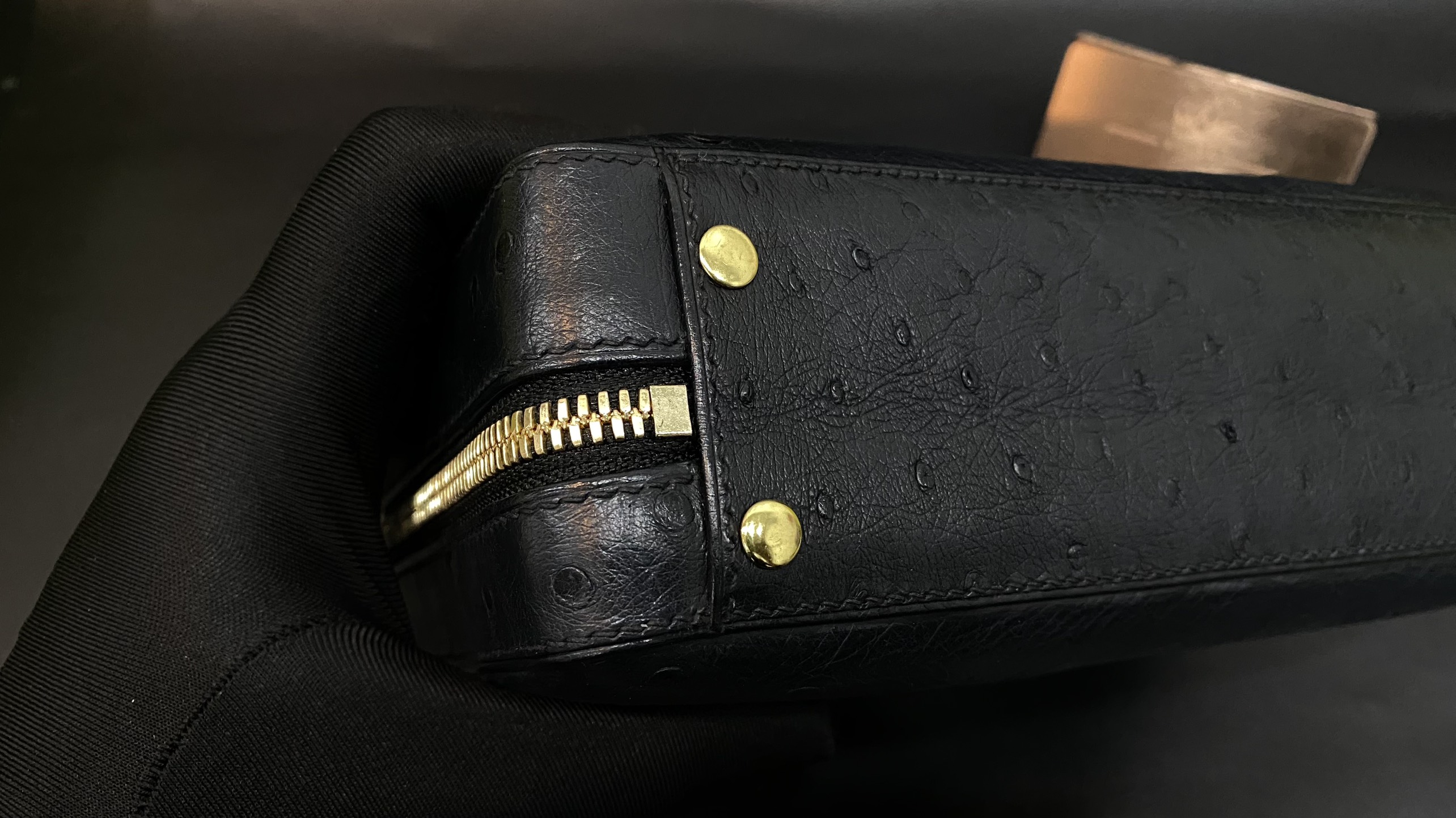 Hộp đựng xì gà da đà điểu 30 Kỳ Lân Luxury hop dung xi ga da da dieu 17 Hộp đựng xì gà da đà điểu