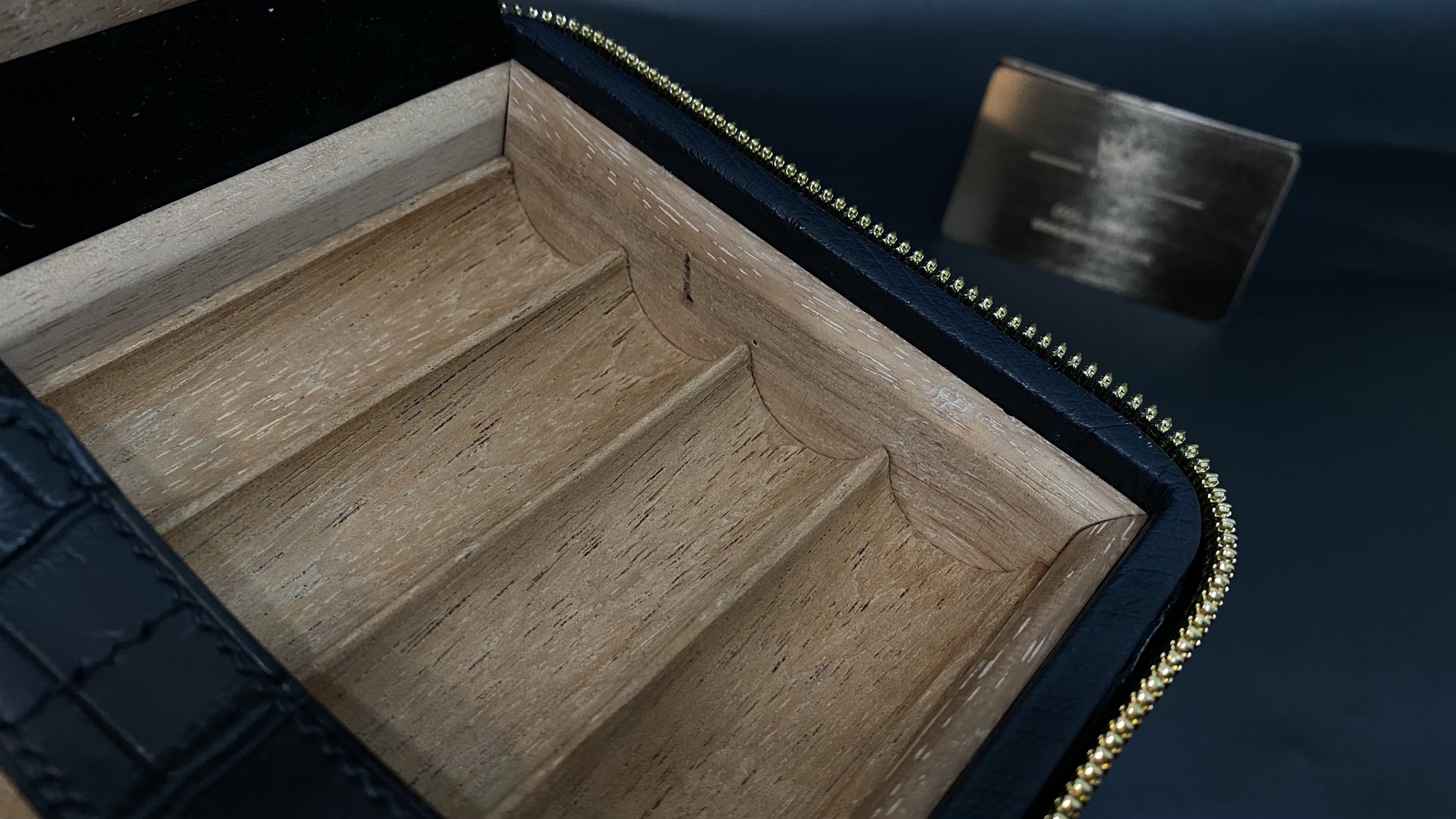 Hộp đựng xì gà da đà điểu 18 Kỳ Lân Luxury hop dung xi ga da da dieu 27 Hộp đựng xì gà da đà điểu