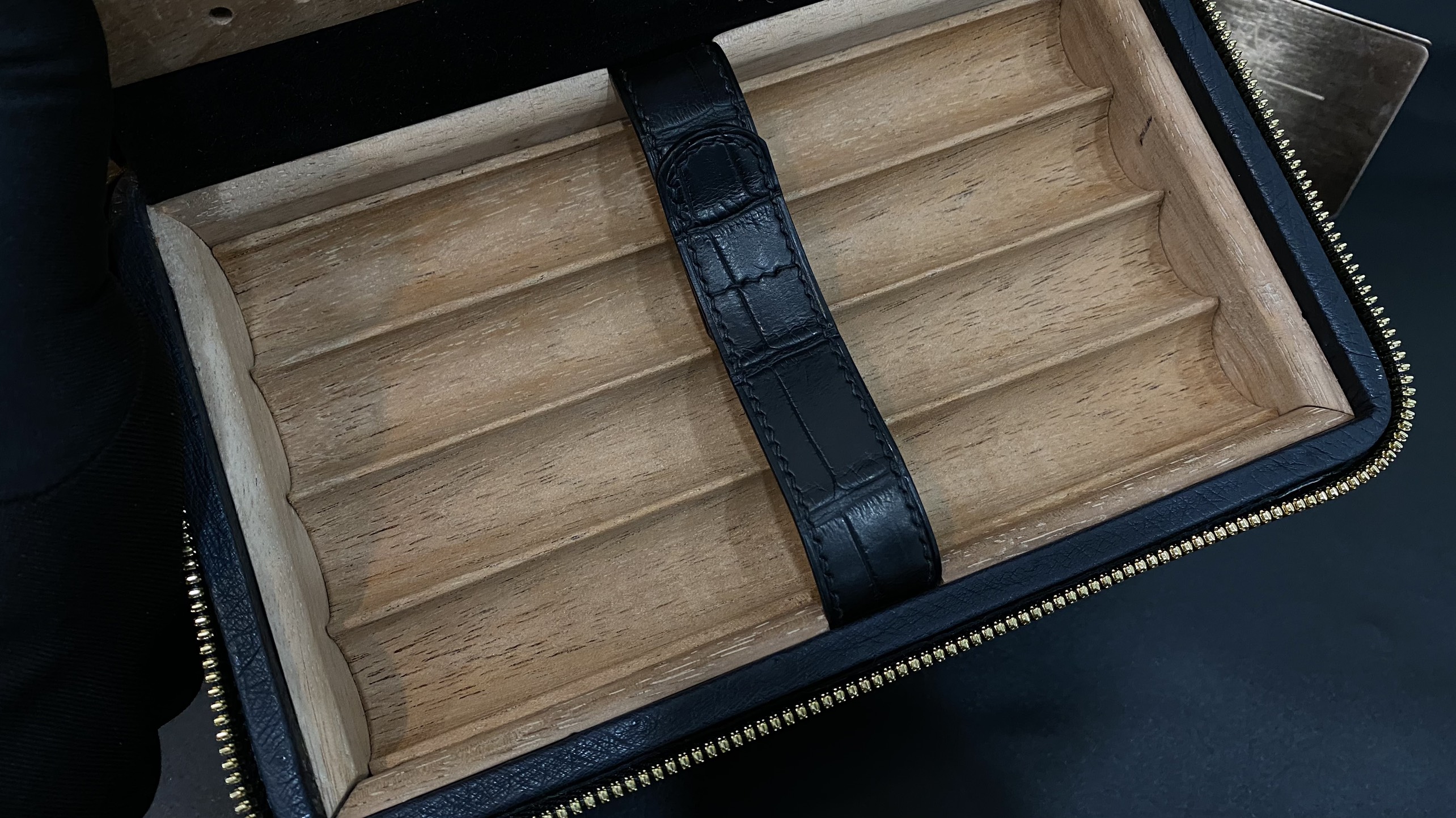 Hộp đựng xì gà da đà điểu 20 Kỳ Lân Luxury hop dung xi ga da da dieu 29 Hộp đựng xì gà da đà điểu