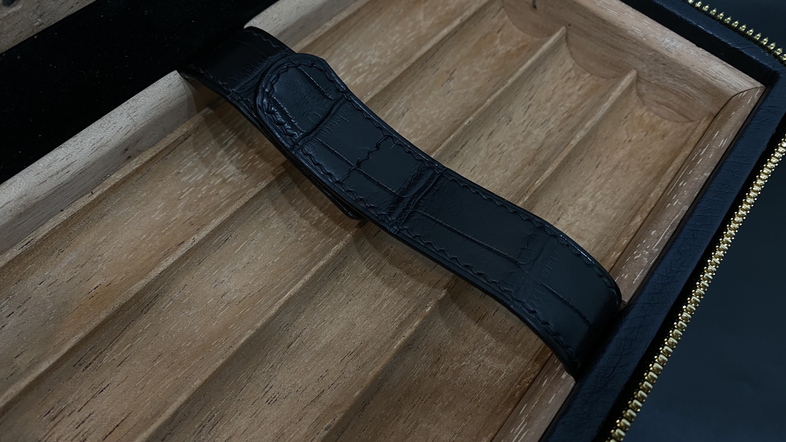 Hộp đựng xì gà da đà điểu 4 Kỳ Lân Luxury hop dung xi ga da da dieu 33 Hộp đựng xì gà da đà điểu