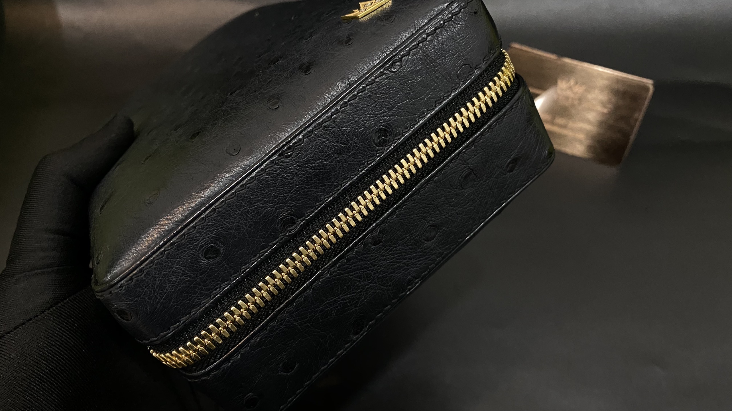 Hộp đựng xì gà da đà điểu 35 Kỳ Lân Luxury hop dung xi ga da da dieu 4 Hộp đựng xì gà da đà điểu