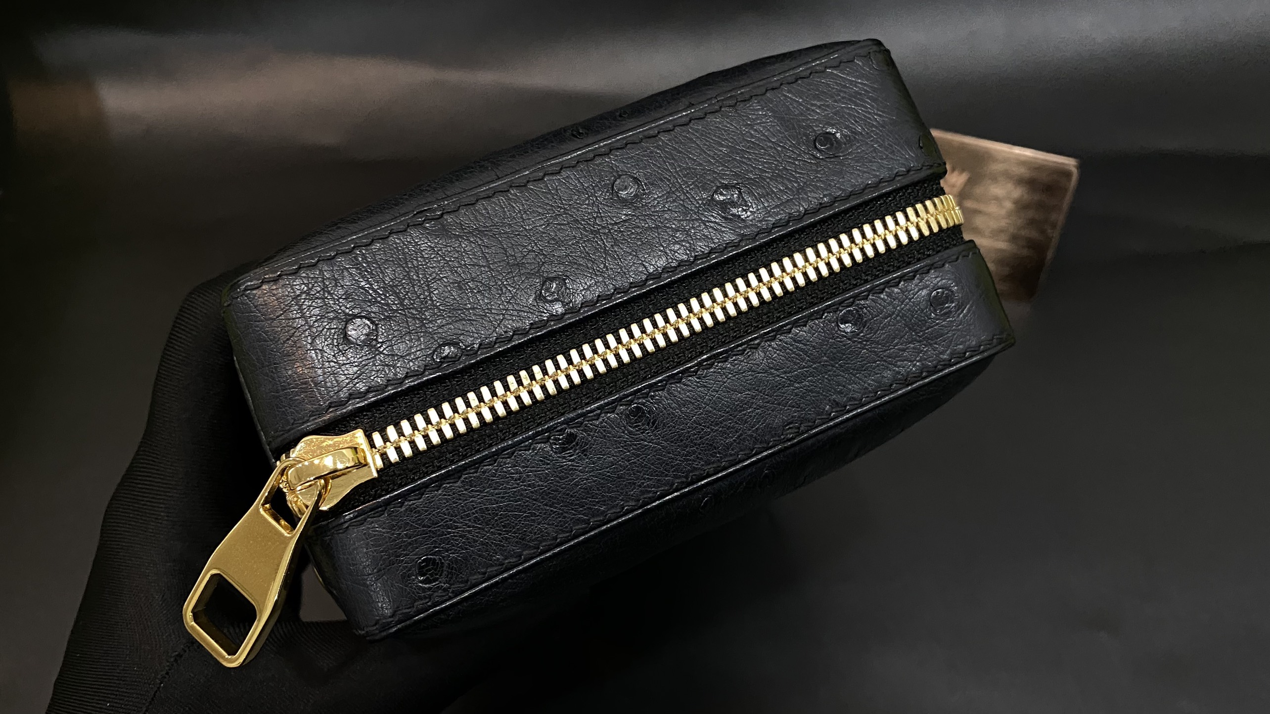 Hộp đựng xì gà da đà điểu 22 Kỳ Lân Luxury hop dung xi ga da da dieu 7 Hộp đựng xì gà da đà điểu