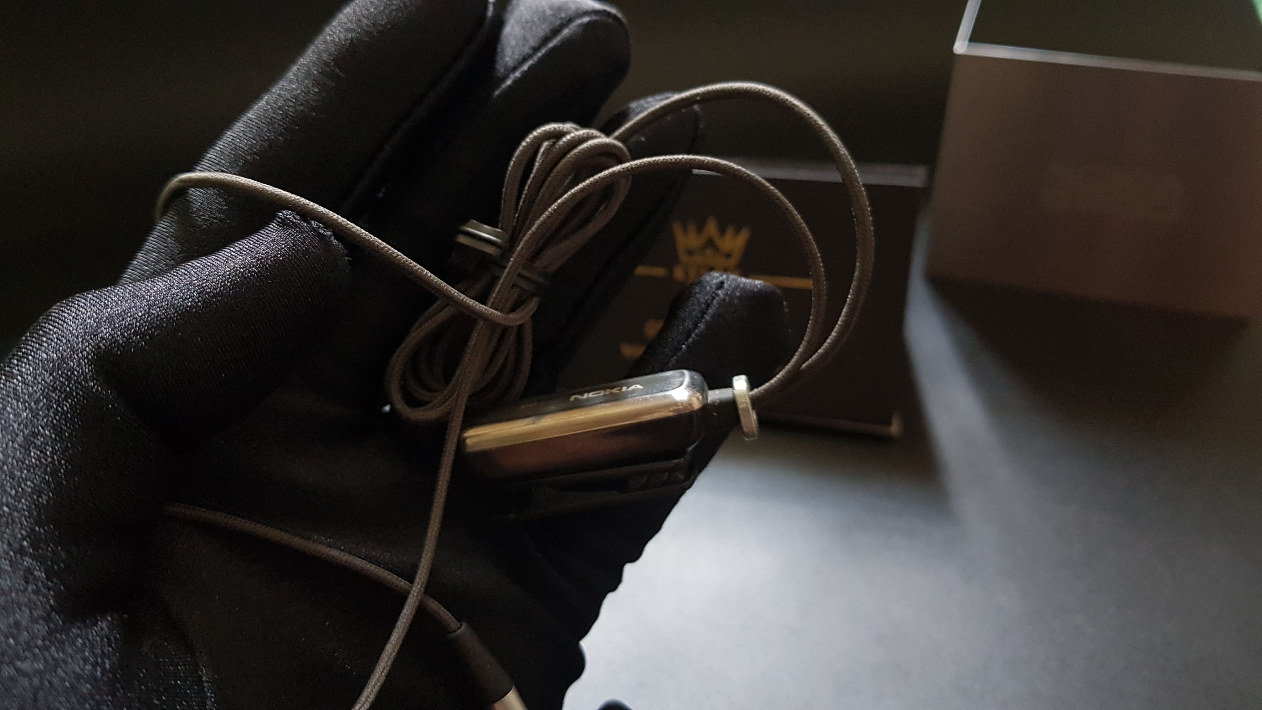 Nokia 8800 Anakin fullbox hộp sách gần như mới 46 Kỳ Lân Luxury nokia 8800 anakin fullbox hop sach 15 Nokia 8800 Anakin fullbox hộp sách gần như mới