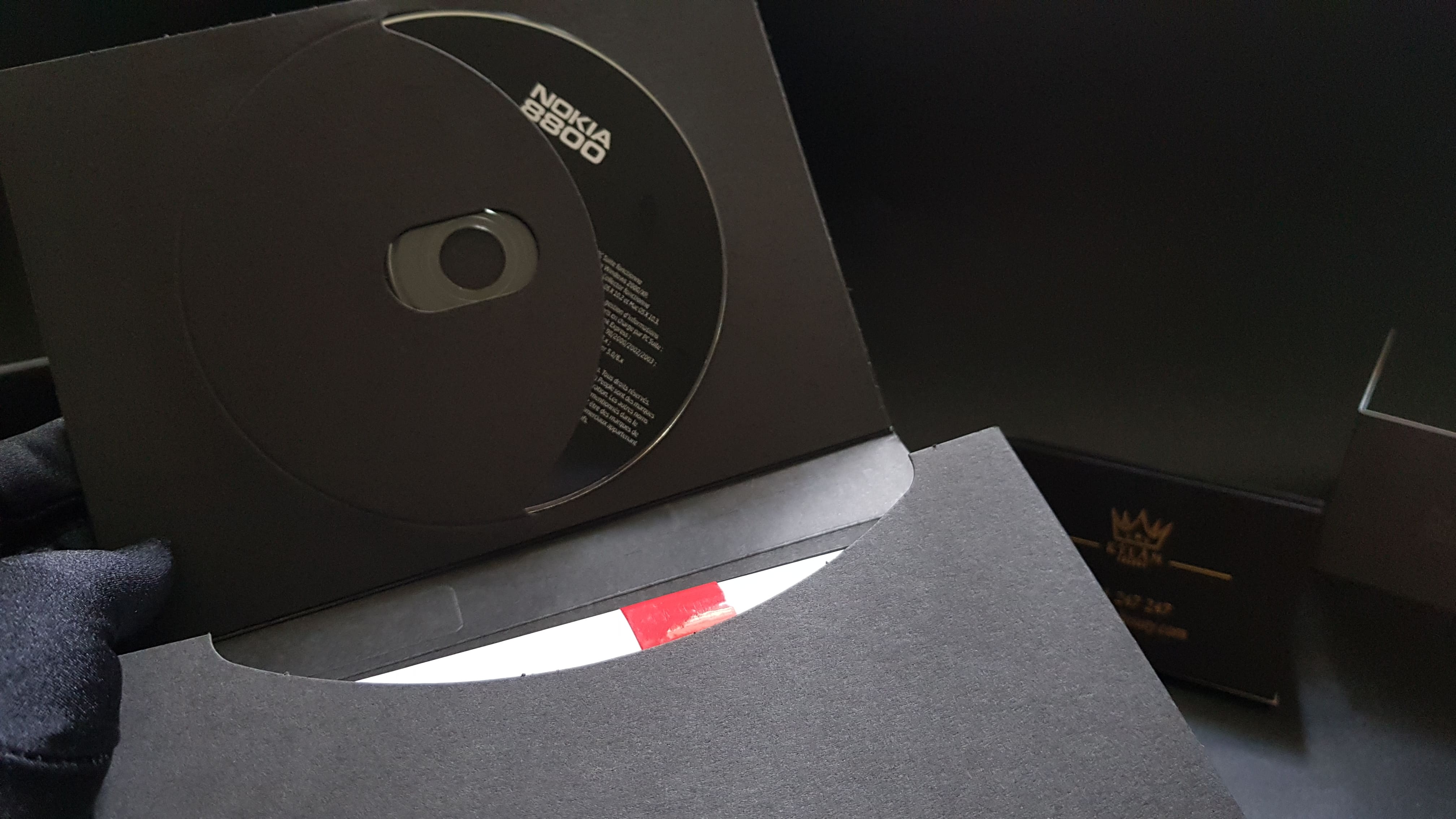 Nokia 8800 Anakin fullbox hộp sách gần như mới 56 Kỳ Lân Luxury nokia 8800 anakin fullbox hop sach 5 Nokia 8800 Anakin fullbox hộp sách gần như mới