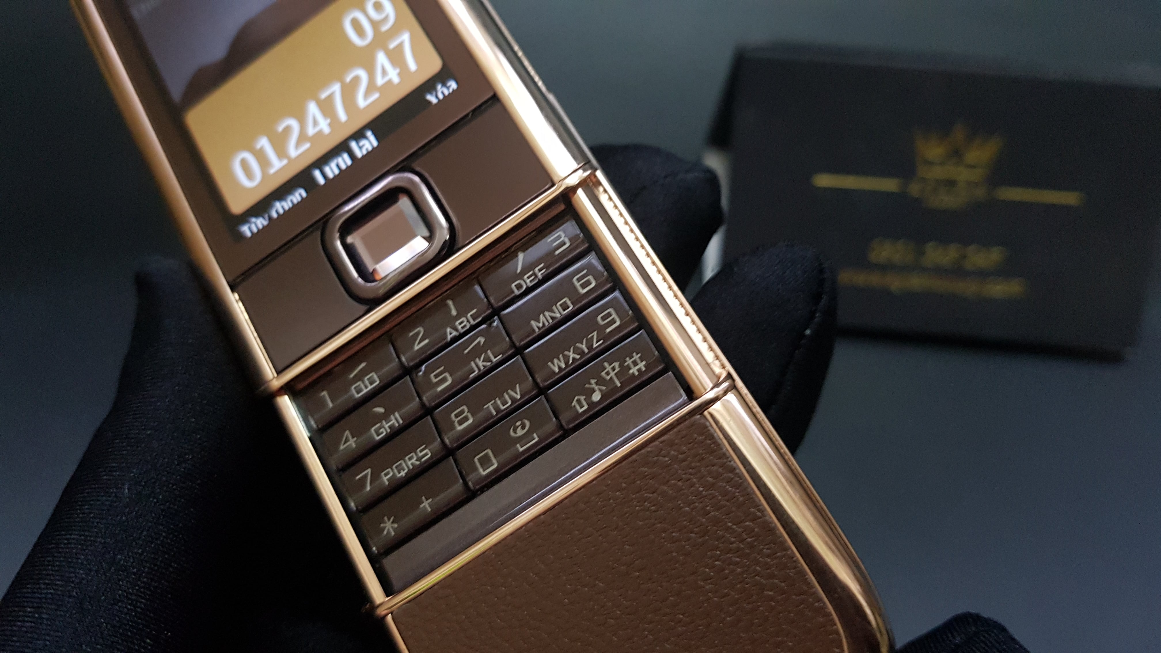 Nokia 8800 Arte Rose Gold vỏ chế tác đẹp 99% 23 Kỳ Lân Luxury nokia 8800 arte rose gold vo che tac 7 Nokia 8800 Arte Rose Gold vỏ chế tác đẹp 99%